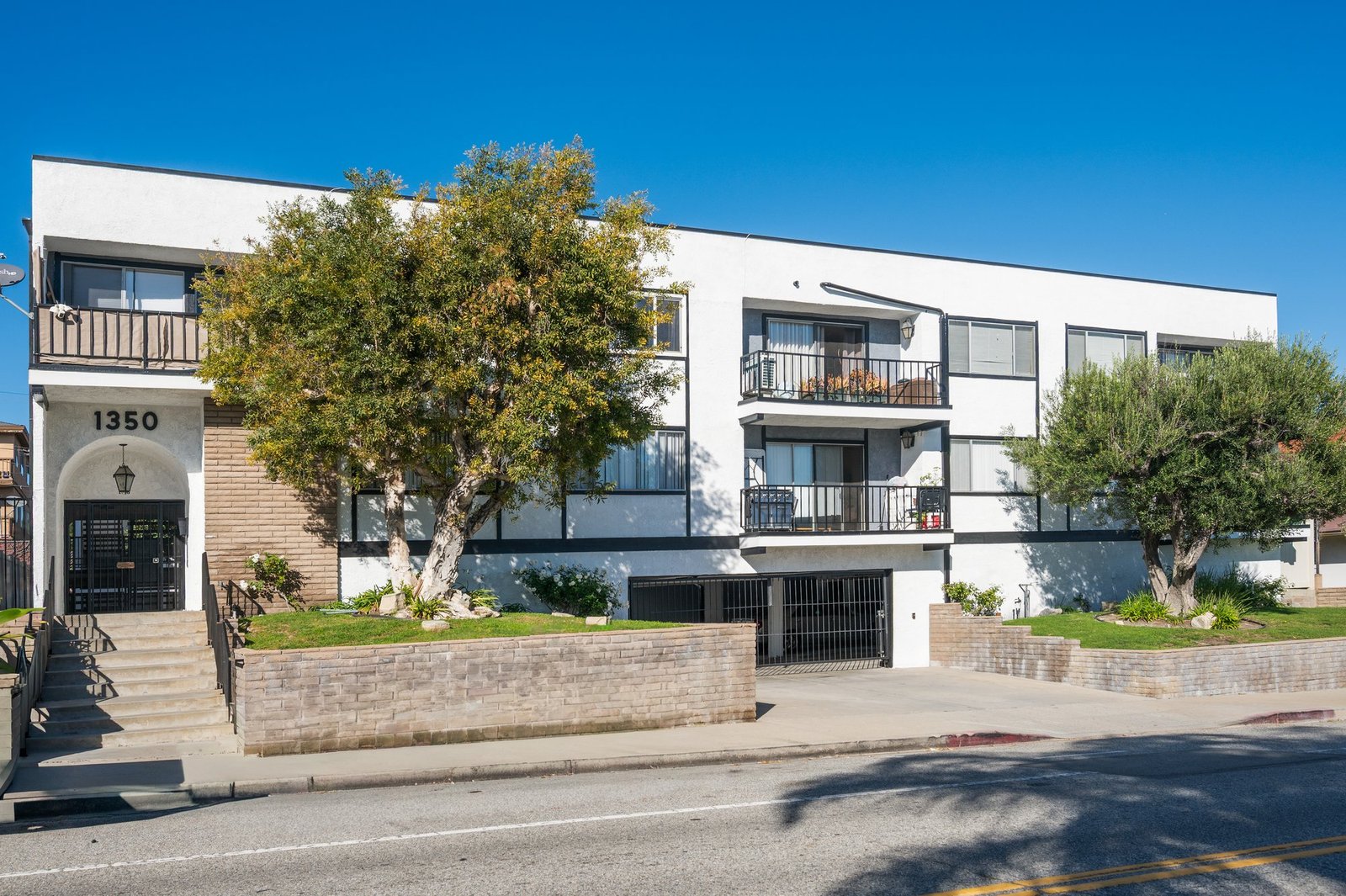 Vista Del Oro Apartments, 1350 W 9th St, San Pedro